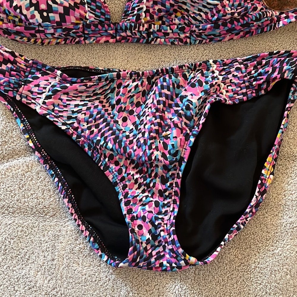 Fun Bikini 👙 - Picture 3 of 3